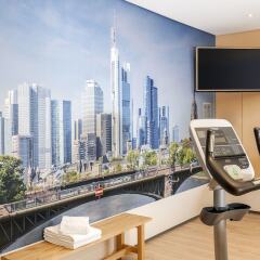 Отель NH Collection Frankfurt City фитнесс-зал фото 3