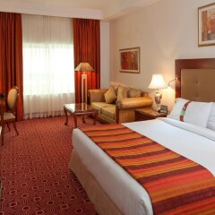 Отель Holiday Inn Bur Dubai Embassy District Дубай комната для гостей фото 3