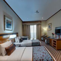 Отель Golden Tulip Al Barsha комната для гостей