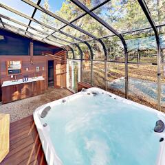 Отель 4BR Luxury Log - 4 Br Home бассейн