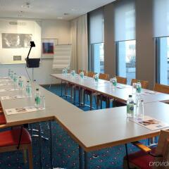 Отель Holiday Inn Express Geneva Airport