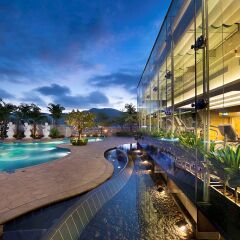 Отель Sofitel Macau At Ponte 16 бассейн