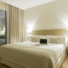 Отель Aparthotel Mariano Cubi Barcelona комната для гостей