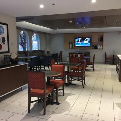 Отель Holiday Inn Express Ex I-71 / OH State Fair / Expo Center гостиничный бар