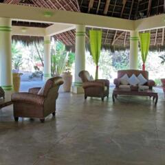 Tamarind Beach Hotel & Yacht Club интерьер отеля