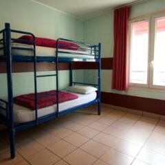 Отель Auberge Internationale des Jeunes сейф в номере