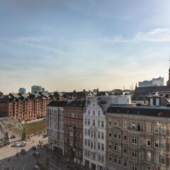 Отель Adina Apartment Hotel Hamburg Speicherstadt Германия, Гамбург - 1 отзыв об отеле, цены и фото номеров - забронировать отель Adina Apartment Hotel Hamburg Speicherstadt онлайн балкон