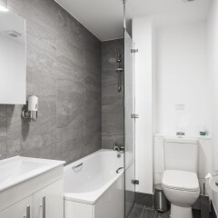 Отель Smart Stay Swiss Cottage ванная