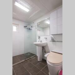 Отель Campfire Guesthouse ванная