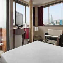 Отель ILUNION Barcelona 4* Стандартный номер с различными типами кроватей фото 33