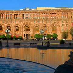 Marriott Armenia Hotel Yerevan Ереван приотельная территория