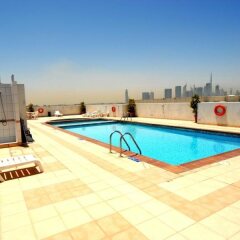 Отель Richmond Hotel Apartments ОАЭ, Дубай - отзывы, цены и фото номеров - забронировать отель Richmond Hotel Apartments онлайн бассейн фото 2