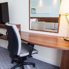 Отель Hampton by Hilton Amsterdam Centre East удобства в номере