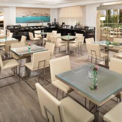 Отель Melia Marbella Banus гостиничный бар