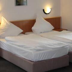 Отель Filmhotel Lili Marleen Германия, Потсдам - отзывы, цены и фото номеров - забронировать отель Filmhotel Lili Marleen онлайн комната для гостей фото 2