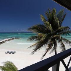 Отель Mangos Boutique Beach Resort пляж
