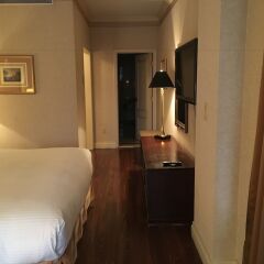 Avalon Hotel сейф в номере