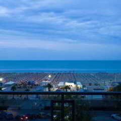 Отель Ferretti Beach Resort Римини пляж