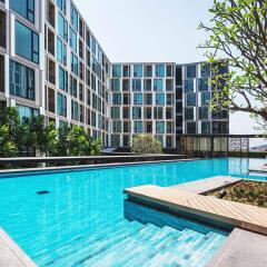 Отель The Base Up Town Condo By Favstay бассейн
