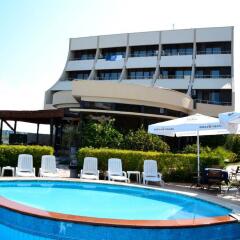 Akropoli Hotel бассейн