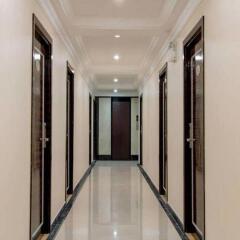 Nida Rooms Regal Marble Hotel интерьер отеля