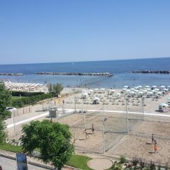 Hotel Ideal пляж