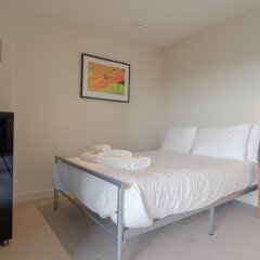 Отель Charming 2 Bedroom Apartment Next to Maltby Market Великобритания, Лондон - отзывы, цены и фото номеров - забронировать отель Charming 2 Bedroom Apartment Next to Maltby Market онлайн комната для гостей фото 5