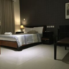 Апартаменты Millennium Apartments сейф в номере