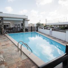 Отель Tumon Bel-Air Serviced Residence бассейн