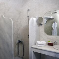 Отель Iliovasilema Suites ванная фото 2