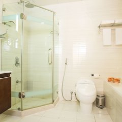 Marriott Executive Apartments City Center Doha in Doha, Qatar from 164$, photos, reviews - zenhotels.com bathroom