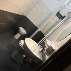 Отель Bed and Breakfast Cialdini 13 сейф в номере