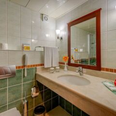 Best Western Plus Khan Hotel Турция, Анталья - 2 отзыва об отеле, цены и фото номеров - забронировать отель Best Western Plus Khan Hotel онлайн ванная фото 2