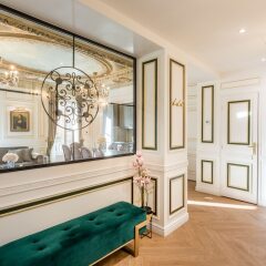 Отель Luxury 3 Bedroom 3 bathroom in Heritage Building - AC - Louvre Париж интерьер отеля фото 2