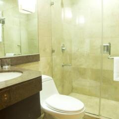 Отель Makati Crown Regency Hotel Филиппины, Макати - отзывы, цены и фото номеров - забронировать отель Makati Crown Regency Hotel онлайн комната для гостей фото 5