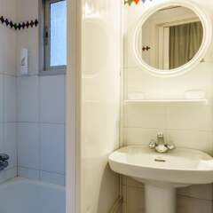 Отель OYO Hostal Austria ванная