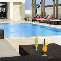 Отель Centro Waha by Rotana бассейн