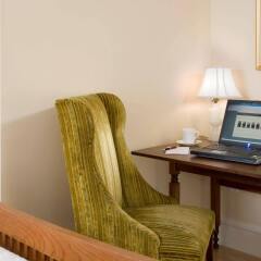 Отель Embassy Circle Guest House удобства в номере фото 2