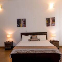 Отель The Gilgal Guest House сейф в номере