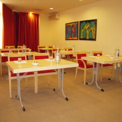 Отель Holiday Inn Express Parma Парма с домашними животными
