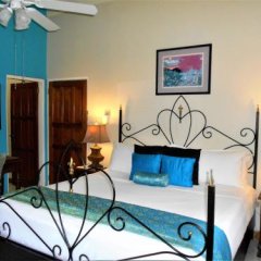 Отель The Blue House Boutique Bed & Breakfast Ямайка, Очо-Риос - отзывы, цены и фото номеров - забронировать отель The Blue House Boutique Bed & Breakfast онлайн комната для гостей фото 3
