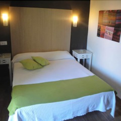 Отель Hostal Los Geranios Del Pinar Торремолинос сейф в номере