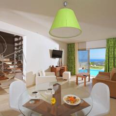 Отель Royal Heights Resort Villas & Spa Греция, Малия - отзывы, цены и фото номеров - забронировать отель Royal Heights Resort Villas & Spa онлайн комната для гостей фото 2