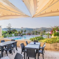 Отель Mellieha Holiday Centre Меллиха гостиничный бар