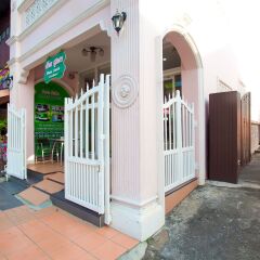 Отель Baan Sutra Guesthouse парковка