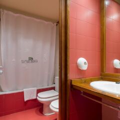 Отель Aparthotel La Vall Blanca Испания, Вьельа Э Михаран - отзывы, цены и фото номеров - забронировать отель Aparthotel La Vall Blanca онлайн ванная