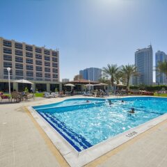Отель Ajman Beach Hotel ОАЭ, Аджман - 3 отзыва об отеле, цены и фото номеров - забронировать отель Ajman Beach Hotel онлайн бассейн