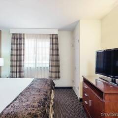 Отель La Quinta Inn & Suites San Diego SeaWorld/Zoo Area комната для гостей фото 5