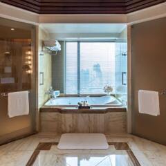 Отель The Peninsula Bangkok Таиланд, Бангкок - 1 отзыв об отеле, цены и фото номеров - забронировать отель The Peninsula Bangkok онлайн ванная фото 2