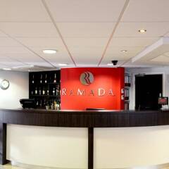 Отель Ramada London Stansted Airport интерьер отеля